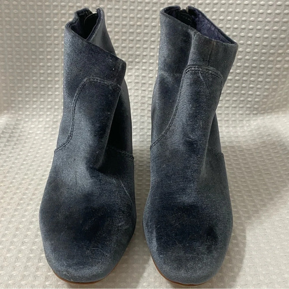 NEW W/O BOX LOFT Velvet Ankle Booties - Picture 2 of 5